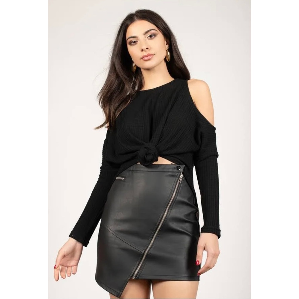 Ruby Black Cold Shoulder Top